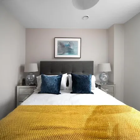Deluxe Apartment Near Cabot Circus W Parking Sleeps 5 Bristol Exterior photo