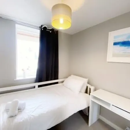 Deluxe Apartment Near Cabot Circus W Parking Sleeps 5 Bristol Exterior photo