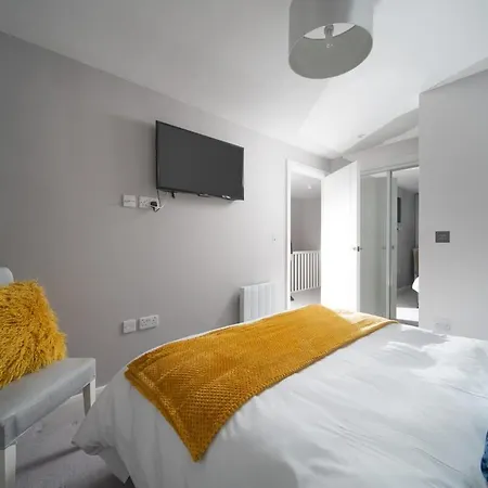 Deluxe Apartment Near Cabot Circus W Parking Sleeps 5 Bristol Exterior photo