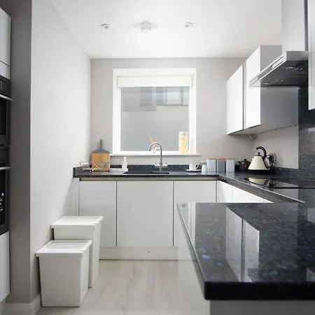 Deluxe Apartment Near Cabot Circus W Parking Sleeps 5 Bristol Exterior photo