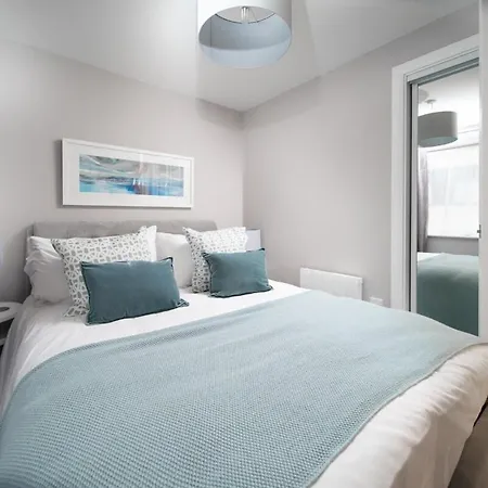 Deluxe Apartment Near Cabot Circus W Parking Sleeps 5 Bristol Exterior photo