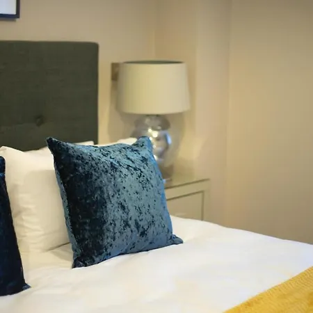Deluxe Apartment Near Cabot Circus W Parking Sleeps 5 Bristol Exterior photo