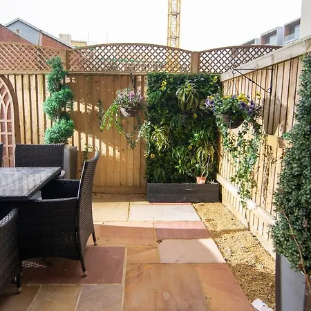 Deluxe Apartment Near Cabot Circus W Parking Sleeps 5 Bristol Exterior photo