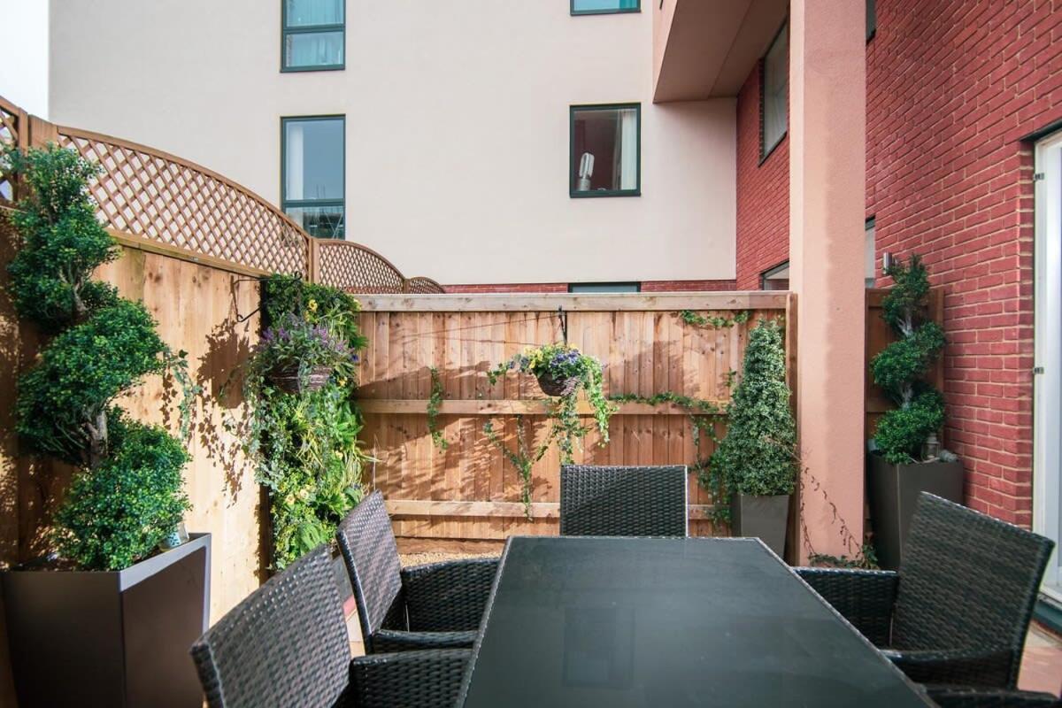 Holiday home Deluxe Near Cabot Circus W Parking Sleeps 5