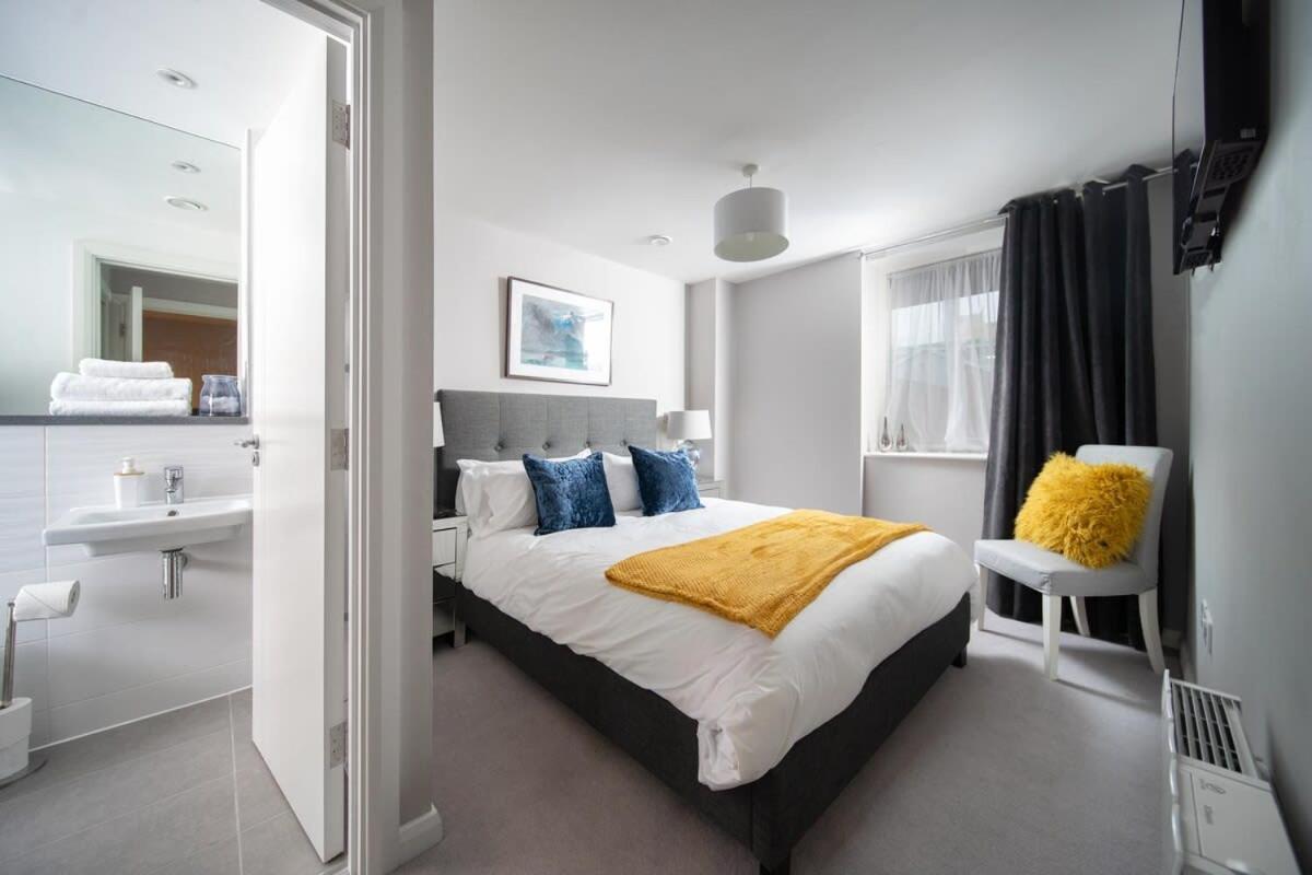 Holiday home Deluxe Near Cabot Circus W Parking Sleeps 5 Bristol