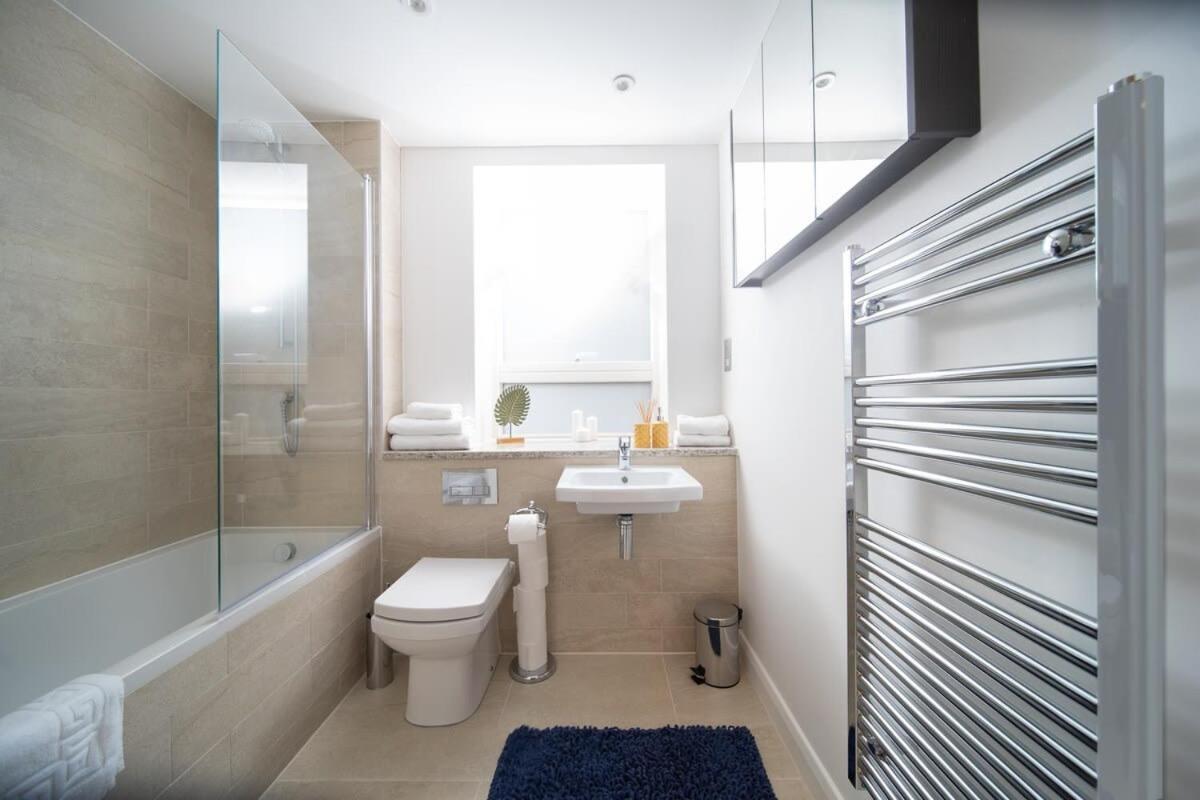 Deluxe Near Cabot Circus W Parking Sleeps 5 Bristol