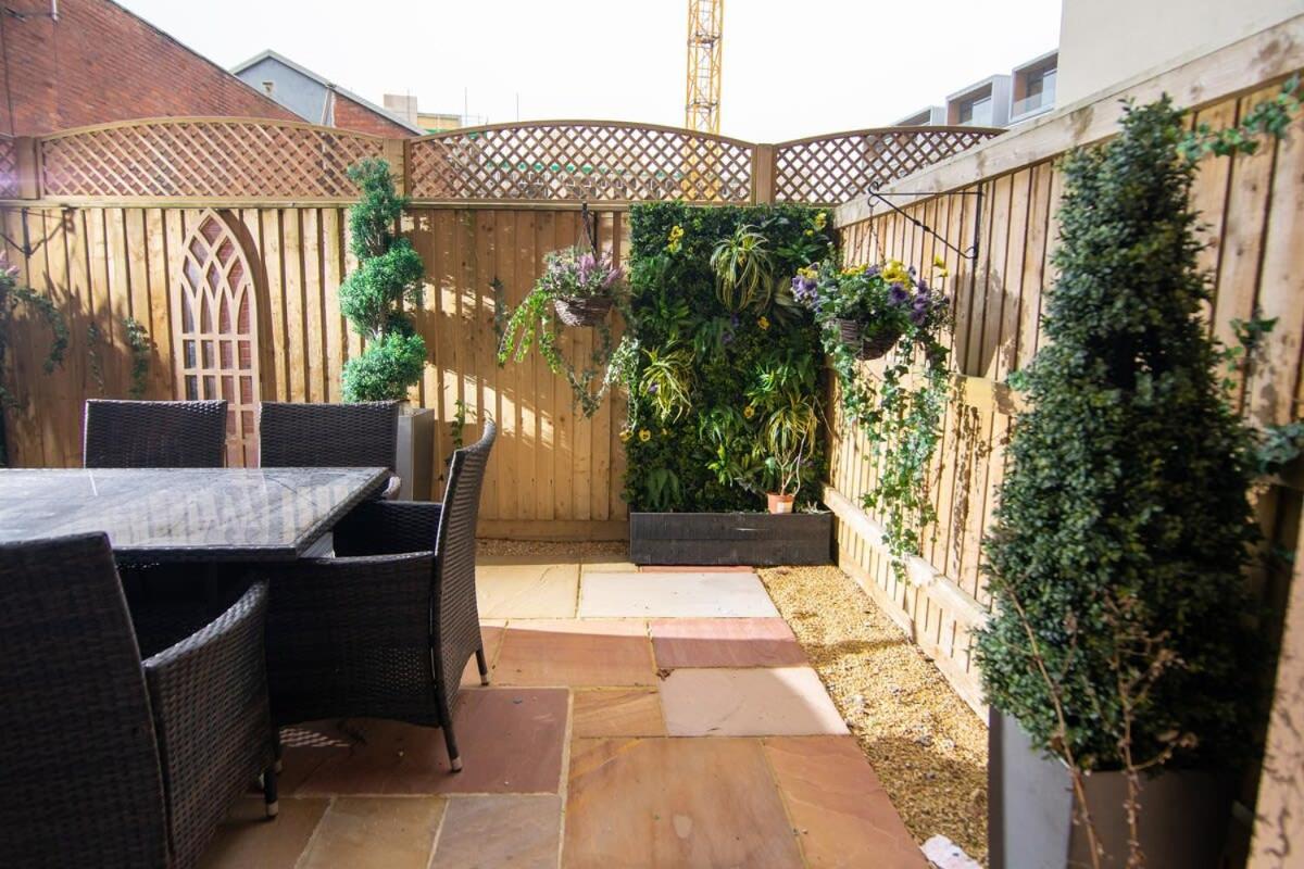 Deluxe Near Cabot Circus W Parking Sleeps 5 Holiday home